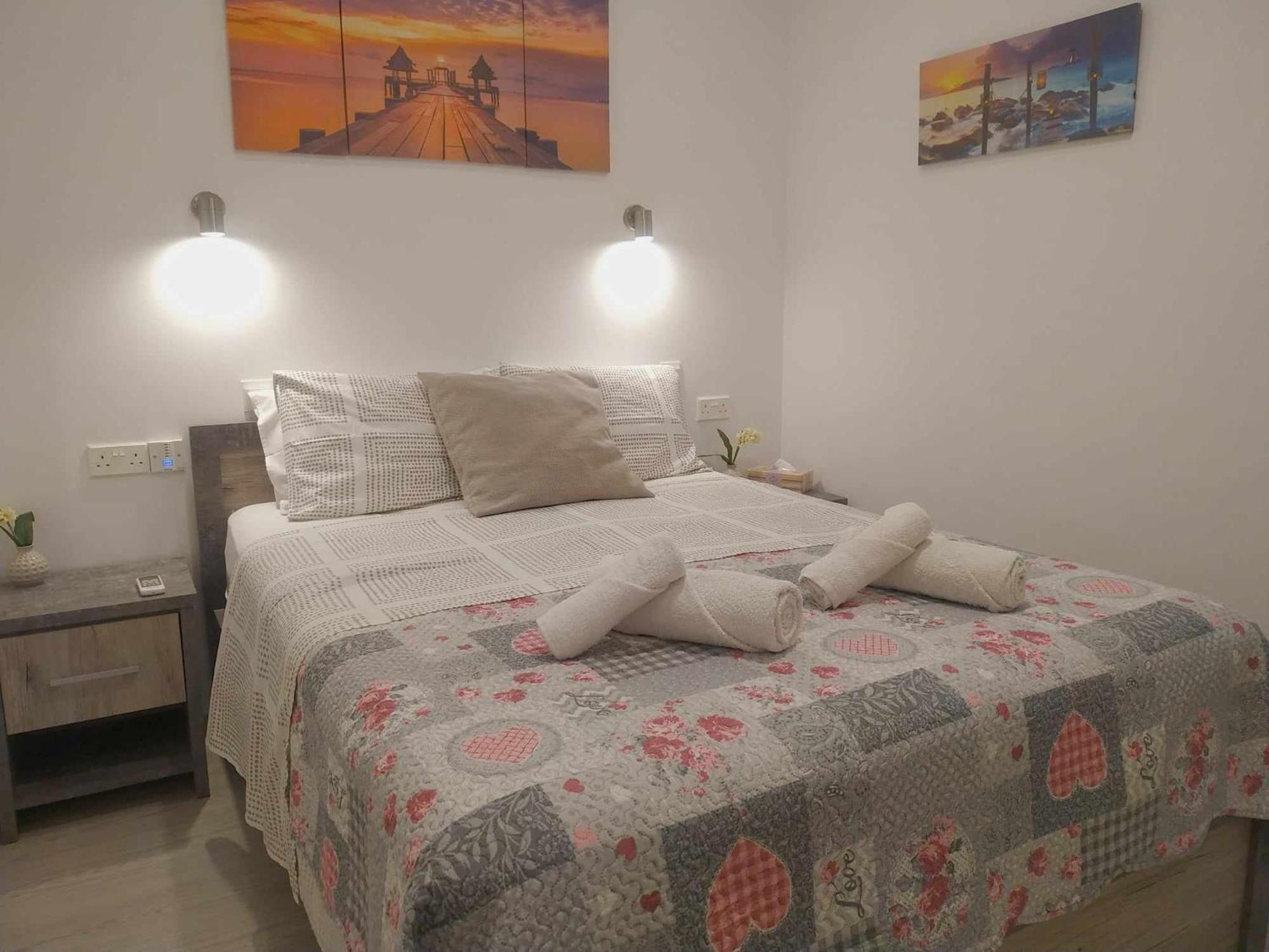 Apartmán Charming Holiday Retreat Kato Paphos Apt 400M To The Beach Exteriér fotografie